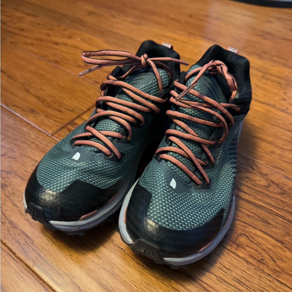 Women's Northface Vectiv Fastpack Futurelight hiking shoes (size 7, runs small)